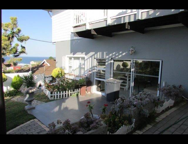 3 BEDROOM TOWNHOUSE FOR SALE IN SHELLY BEACH